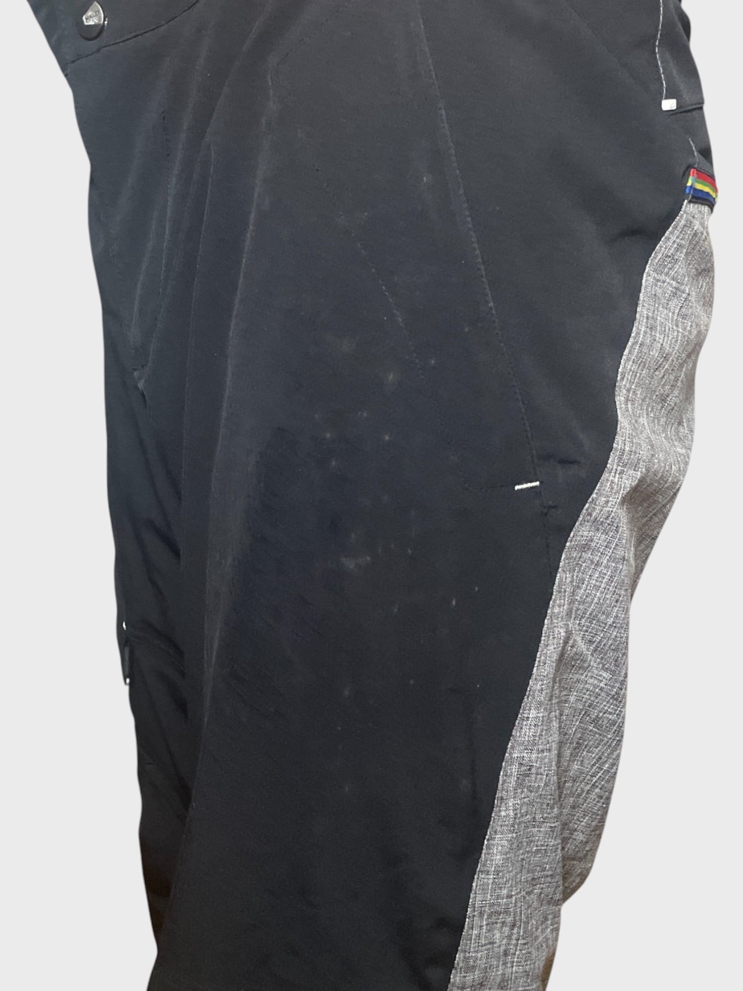 kamu-outdoors-product-image-musta-harmaa-iijia.jpg